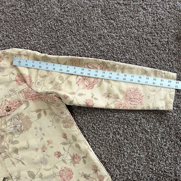 Bu JJ Cream and Pink Utility Jacket with Floral Design - Picture 4 of 8